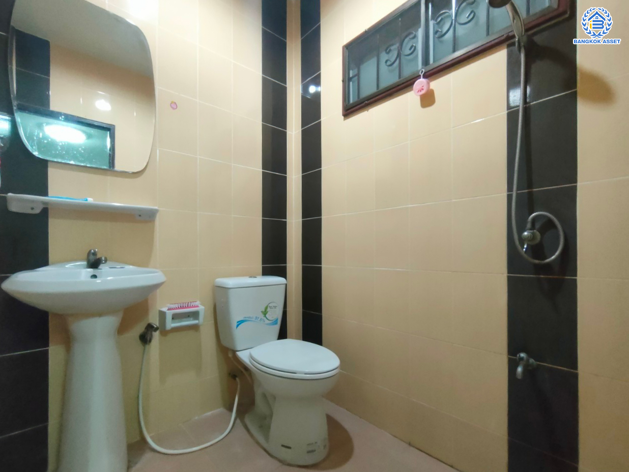 *****ทาวน์เฮ้าส์มือสองย่านสมุทรสาคร ม.จารุวรรณ เพชรเกษม 130 เนื้อที่มากถึง 22.3 ตร.ว. ฟังก์ชันจัดเต็มถึง 3 ห้องนอน 3 ห้องน้ำ 1 ที่จอดรถ บนทำเลเดินทางสะดวก เชื่อมต่อถ.เพชรเกษม, ถ.พุทธมณฑลสาย 5, ถ.เศรษฐกิจ 1